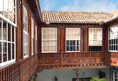 Patio principal. Balconadas