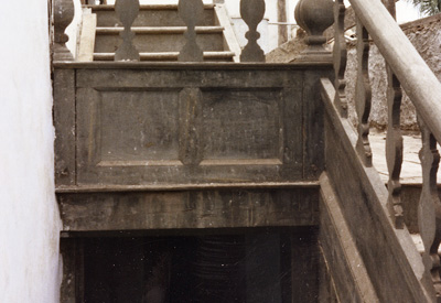 Detalle de la escalera interior de acceso al altillo